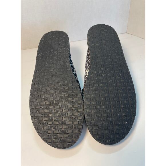 Sanuk Donna Geo Print Slip on Shoes - Picture 6 of 7